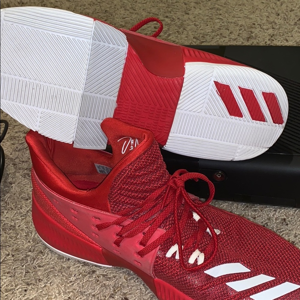 Damian Lillards basketball shoes